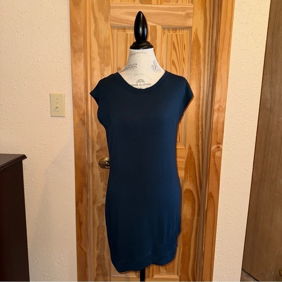 Athleta Beyond Soft Criss Cross Hem Cap Sleeve Dress Women’s Size Small - Picture 2 of 12